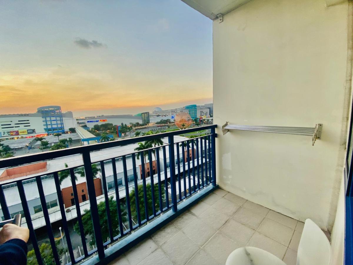 Madison'S Place At Sea Moa Manila Bagian luar foto