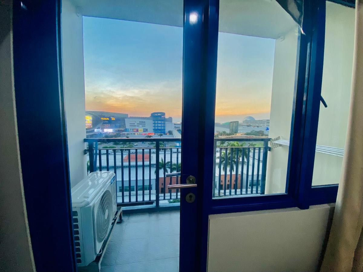 Madison'S Place At Sea Moa Manila Bagian luar foto