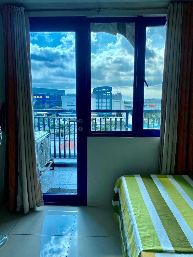 Madison'S Place At Sea Moa Manila Bagian luar foto