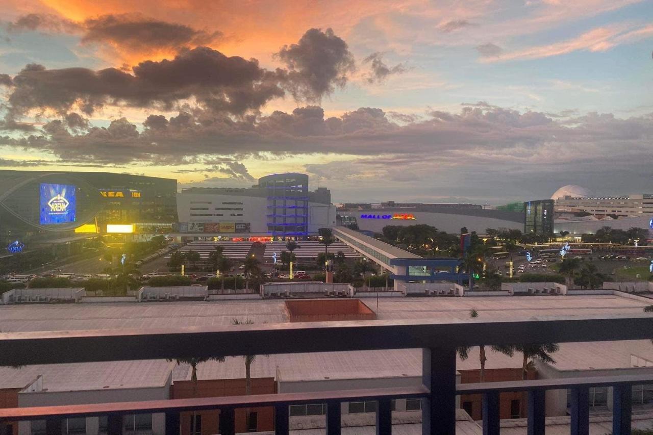 Madison'S Place At Sea Moa Manila Bagian luar foto